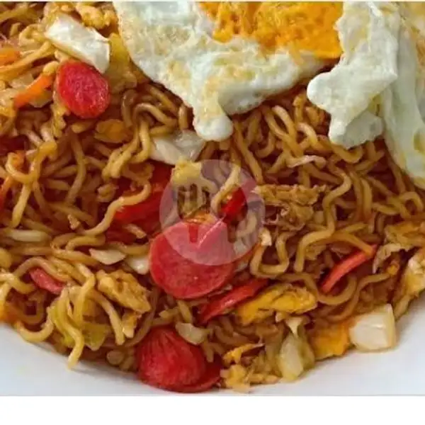 Indomie Goreng + Telur Mata Sapi + Sosis | Ayam Geprek Red Devil, Playground Pelita