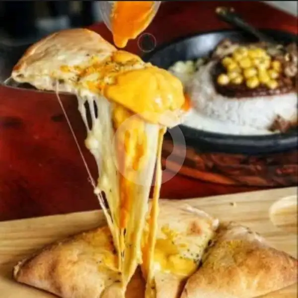 Triplecheese Madness Pizza Extra Cheese | MasterCheese Pizza, Depok