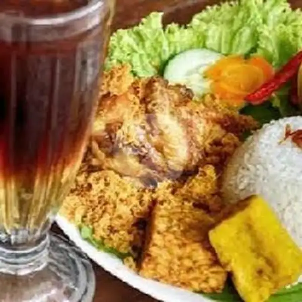 Ayam Goreng + Nasi + Lalap + Sambel + Tahu / Tempe 1 Porsi + Teh Es | Pecal Lele Jembatan Tengku Umar, Samping BeautyFlower