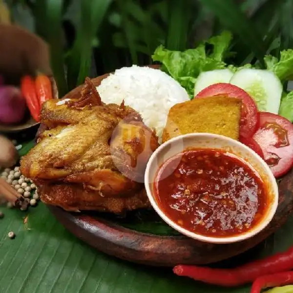 SARAPAN Ayam Goreng BESAR+ Tahu/Tempe + Nasi + Lalapan | Nasi Kepal, Depok