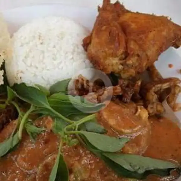 Nasi Pecel Ayam Goreng +Es Teh | Warung Nasi Madu Wangi, Sumbersari