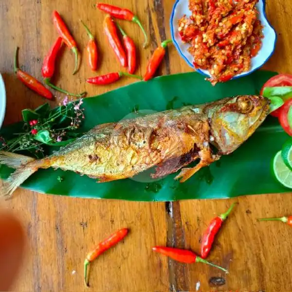Kembung Banjar Goreng | Cumi dan Ikan Bakar Rezekimah Timana Weh, Cigadung