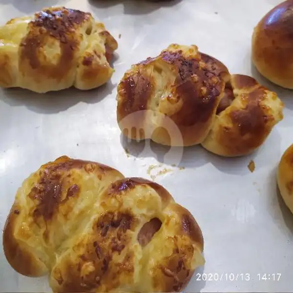 Chicken Cheese Sausage Bread Ready 0 Pc | Hani Pao, Gading Serpong