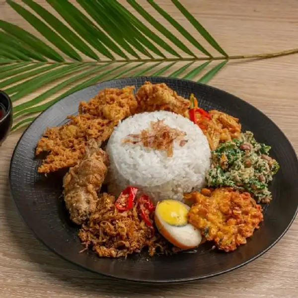 Makan Bareng Bertiga Lebih Hemat | Ayam Plecing Kampung, Denpasar
