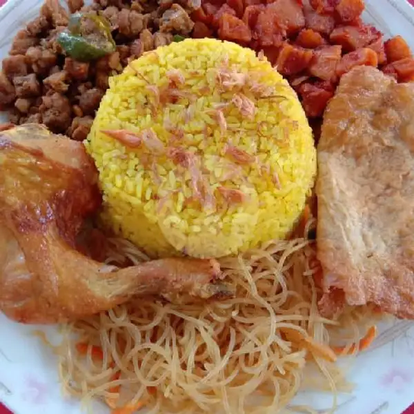Nasi Kuning Kuah Kari Ayam Goreng Telor Dadar | Nasi Lemak 88 Dago, Cisitu Indah