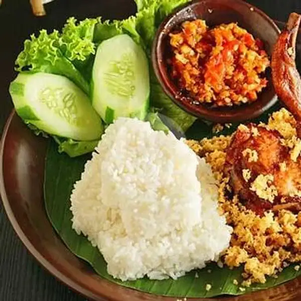 Nasi Ayam Kremes + Sambal Bawang | Ayam Kremes, Bangetayu