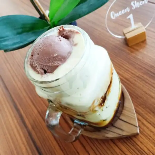 Avocado Coffee Float | Queen Shen 'Ribs and Grill', Arjuna