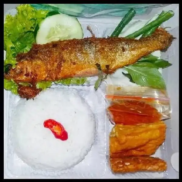 Nasi Lalapan Bandeng Presto | Kerupuk Ikan Tengiri Bu Zulaiha, Manukan Peni