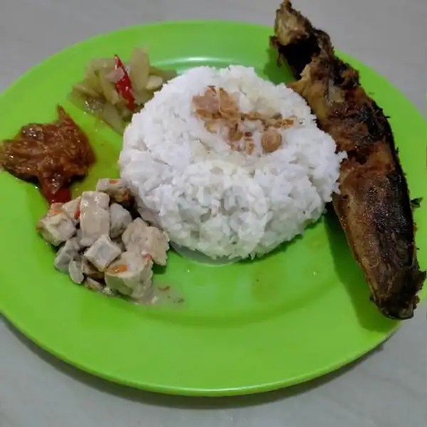 Nasi Campur Lele Goreng | Warung Sudarmo, Nongsa