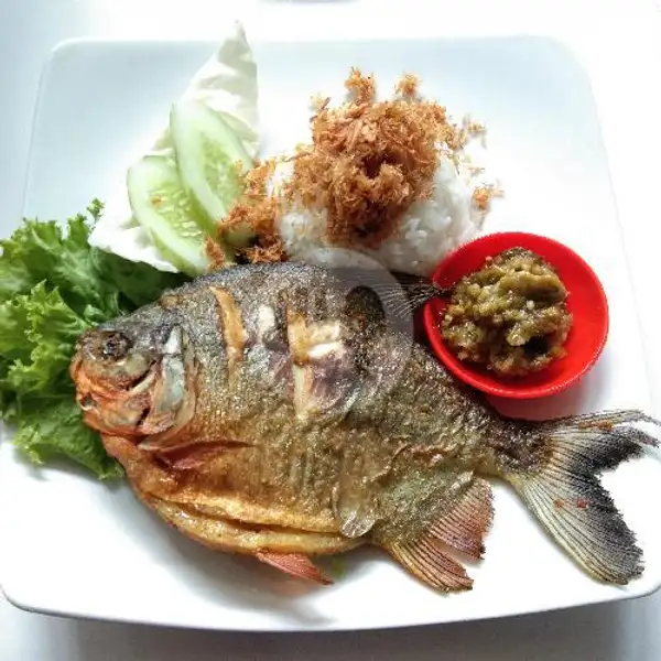 Paket Ikan Bawal Goreng | Warung Pak Eddy Kebon Sirih, Menteng