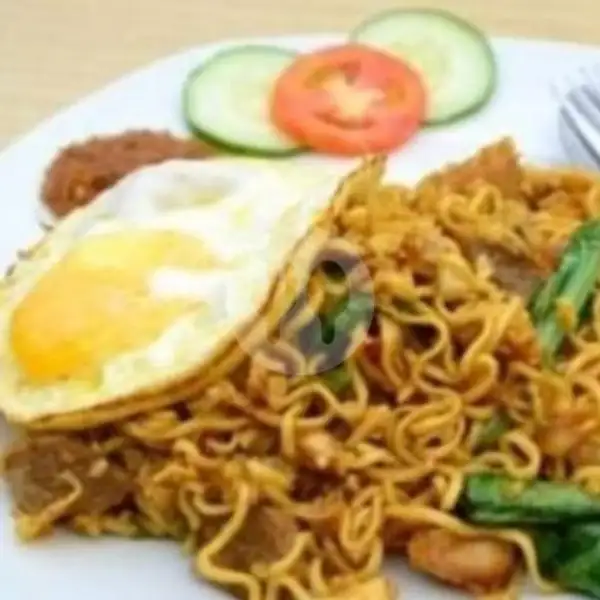 Indomie Goreng Jumbo + Telur Mata Sapi | Nasi Goreng Kambing, Pelita