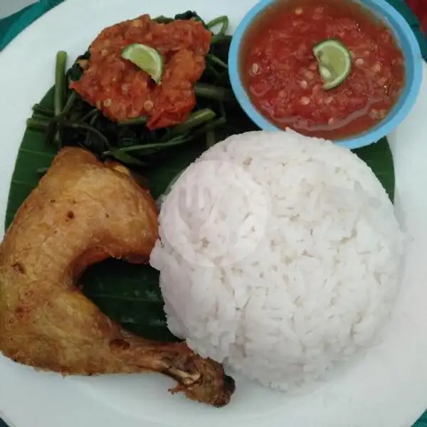 Ayam Goreng Pelecing + Nasi | Nasi Ayam Betutu Bu Agus, Denpasar