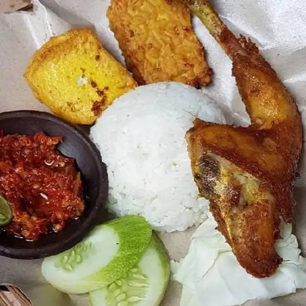Paket Ayam Goreng/Penyet(Uk.Besar)+ Nasi + Sayur + Es Nutrisari | Arrumy Cathering, Somba Opu
