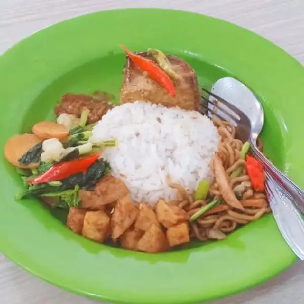 Nasi Campur Ikan Asap / Peh | Warung Makan Tegal Sederhana