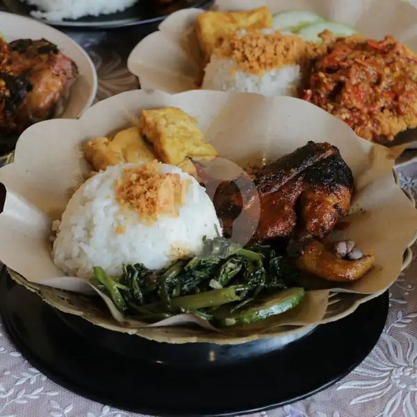 Ayam Kampung Bakar + Nasi | Ayam Goreng Nelongso, Kopo Sayati