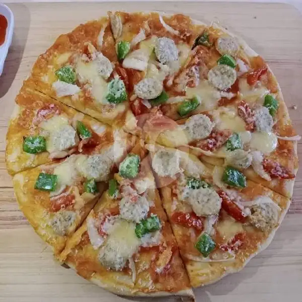 BBQ Sosis Pizza Medium | Black and White Renon, Denpasar