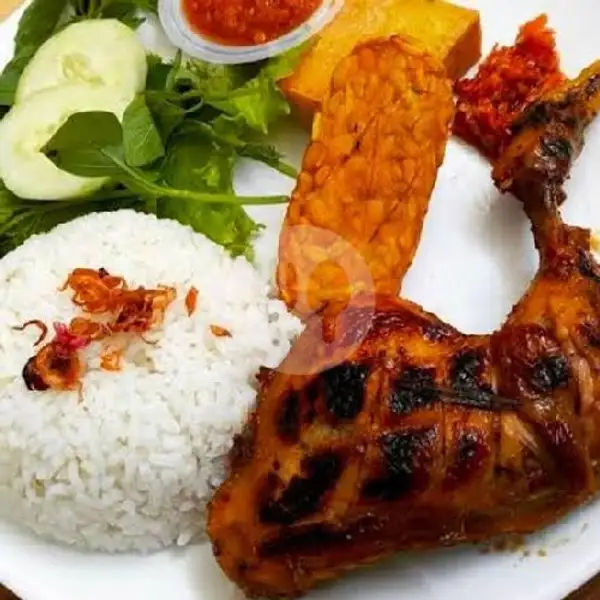Nasi Ayam Bakar + Es Teh | Warung Nyai Tunah, Cut Mutia