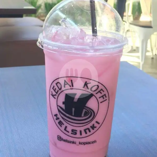 Milkshake Strawberry | Kedai Koffi Helsinki Kopi dan Mie Aceh, Cilacap Tengah