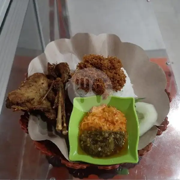 Nasi Bebek Goreng + Teh Kotak Sosro | Bebek Sinjaya Kuripan, Banjarmasin Timur