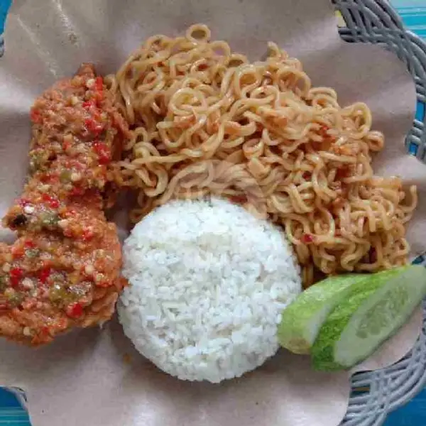 Indomie + Nasi Ayam Geprek | Rachacha Thai Tea Jogja