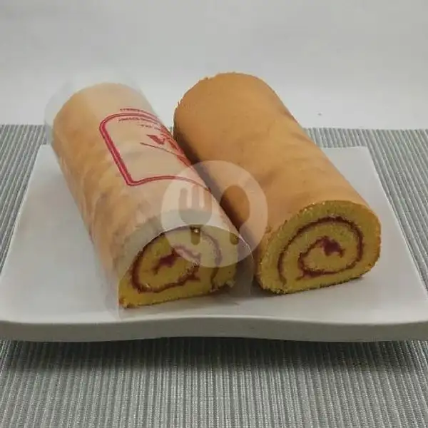 Roll Cake Strawberry | Kurnia Bakery & Cake, Cilacap Tengah