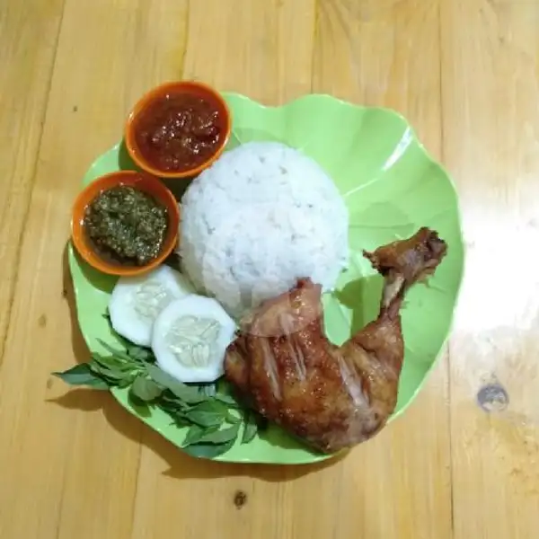 Nasi Ayam Goreng Jumbo | Lalapan Queen, Dau