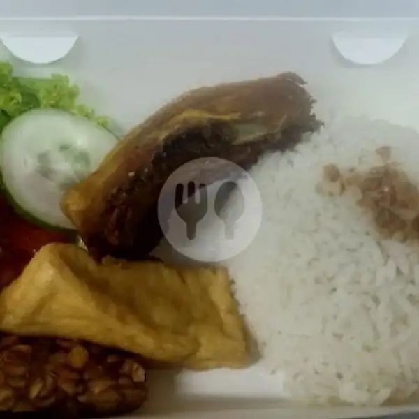 Nasi Ayam Penyet | Maxone Dharmahusada Hotel, Dharmahusada