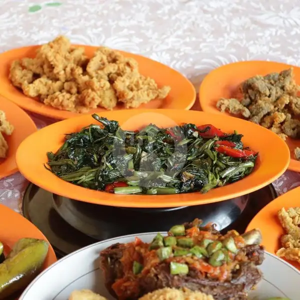 Cah Kangkung | Ayam Goreng Nelongso, Wiyung