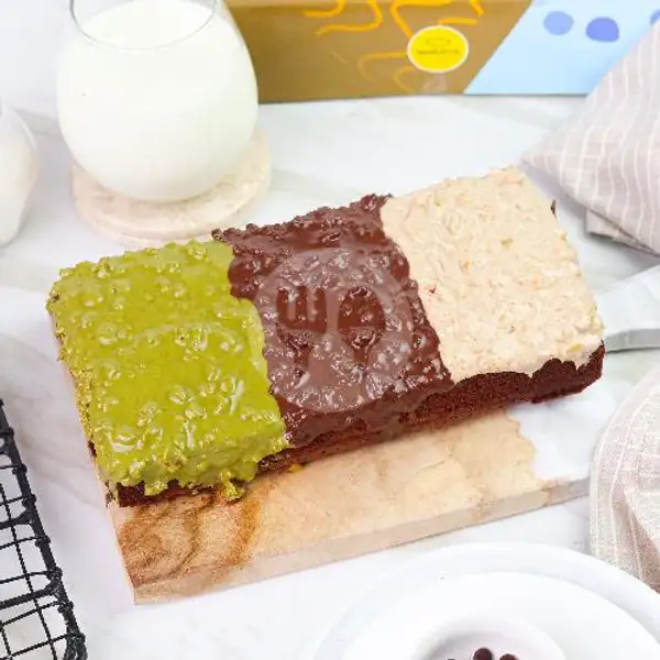 Soft Brownies Topping 2 | Nairayya Bakery