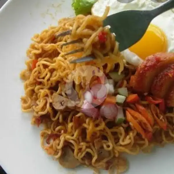 Indomie Goreng Sosis + Bakso + Telur | Nasi Goreng & Mie Tumis Bunda Dzaky,  Ariodillah 3