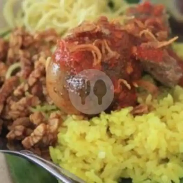 Special nasi kuning telor rendang komplit.(pilihan mie kuning/suun) | Spesial Nasi Kuning Mix Max