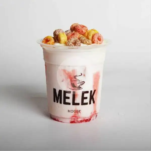 Strawberry Yogurt | Melek House Kopi dan Corndog