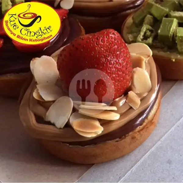 Chocolate Almond Strawberry | Kue Cingkir, Watugilang