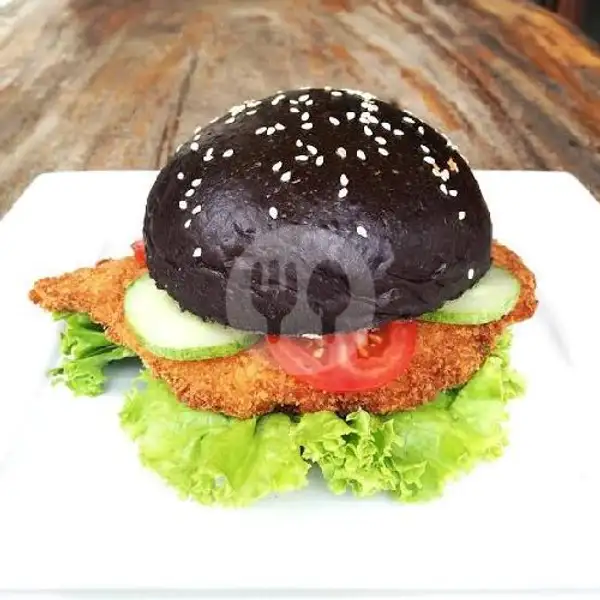 Crispy Chicken blackburger With French Fries | Nuna Kitchen, Sepatan