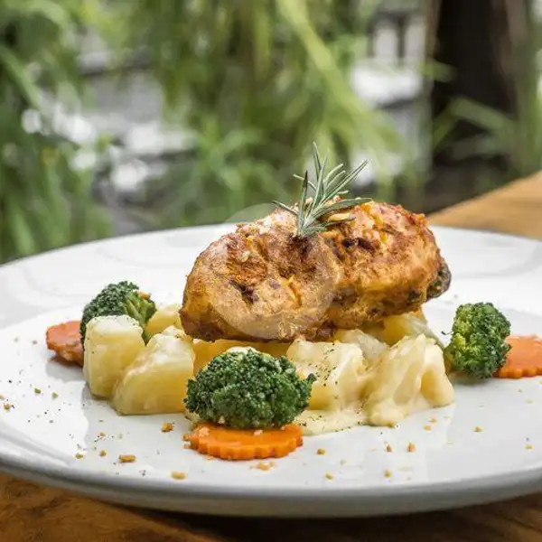Roast Chicken Spinach | Herb And Spice Café & Resto, Pasirkaliki