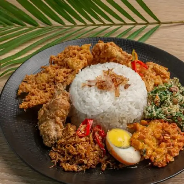 Nasi Campur Ayam Free Iced Blackcurrant | Ayam Plecing Kampung, Denpasar