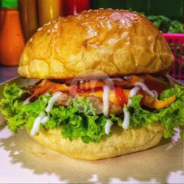 Chicken Chesee Burger Komplit ( King ) | Burger,Hot dog, Sandwich Win's Street Burger, Denpasar