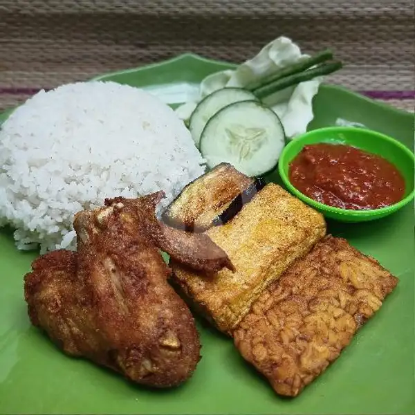 Paket Komplit Lalapan Ayam Sayap | Paon Cobek, Denpasar