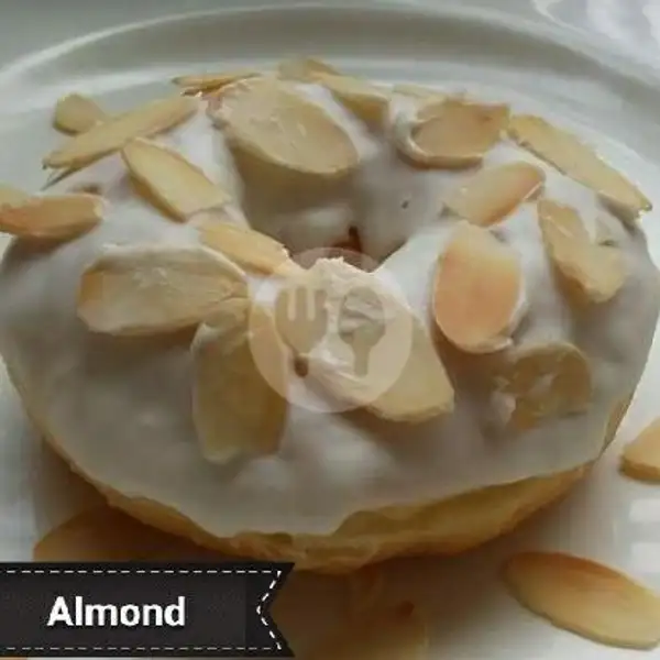 Donat Kentang Almond | TL Donuts & Coffee, Sawojajar