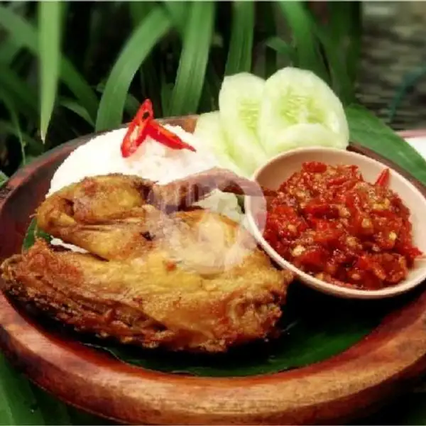 Ayam Goreng Gurih (pot. 8) + Nasi + Lalapan | Nasi Kepal, Depok