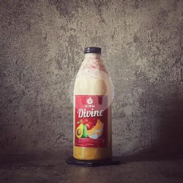 Real Banana Milk With Chopped Strawberry (600ml) | Adem Juices & Smoothies, Denpasar