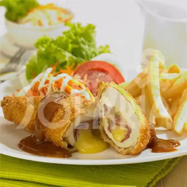 Chicken Cordon Bleu + French Fries & Salad | Solaria, Level 21 Mall Bali