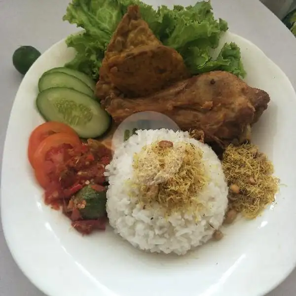 Nasi Ayam Srundeng+tempe+thai Tea Huzzelnut | Kaget Food Street