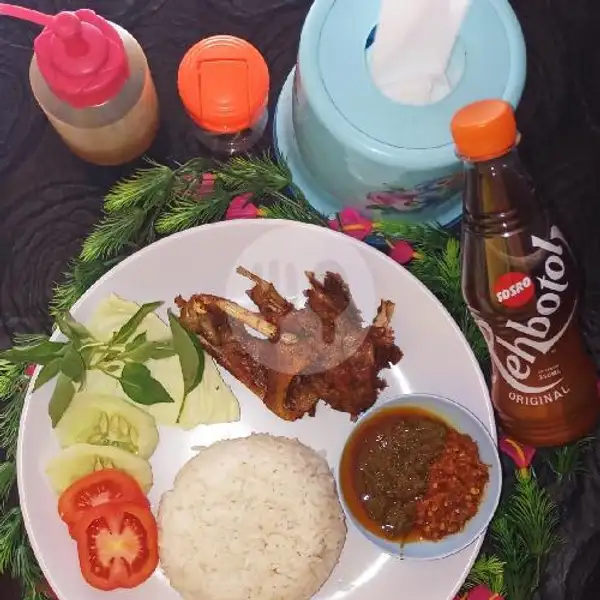 Bebek Goreng + Nasi + Teh Botol Sosro 350ml | Warung Ibu Sri Bebek Goreng Khas Surabaya, Nusa Kambangan