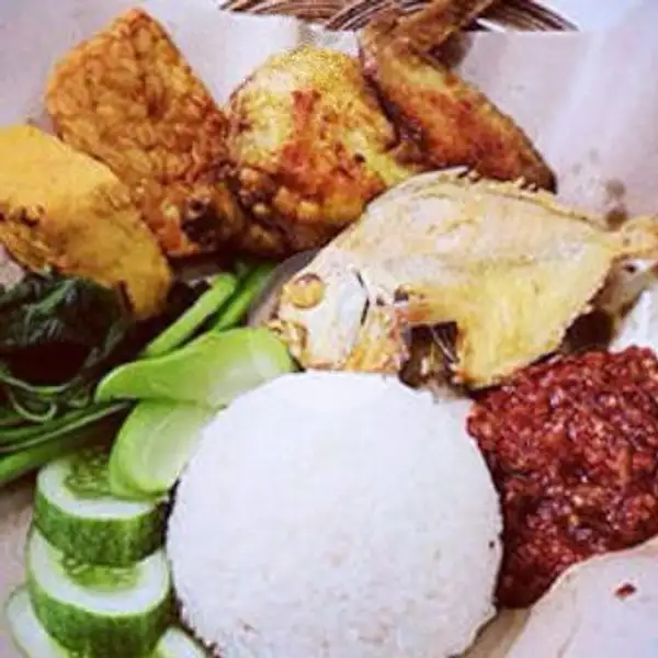 Tempong Ayam Presto Sambal Mentah. | Warung Bu Haji Nur, Kuta