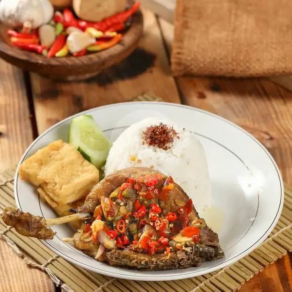Bebek Goreng Sambal Matah + Nasi | Ayam Goreng Nelongso, Margorejo