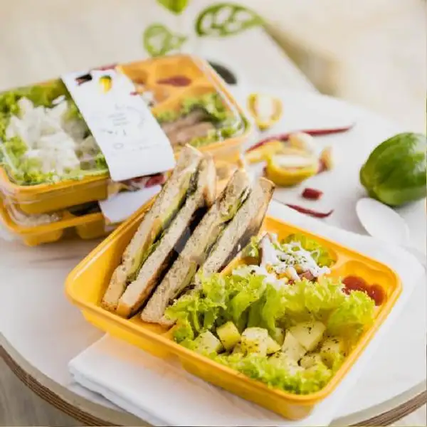 Bento Cheessy Sandwich Mix Vegeteble Salad | The Wujil Resort, Bergas