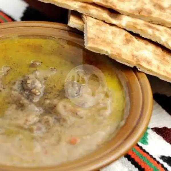 Khubus/roti + Ful | Madinah Food Mata'am, Comal 2