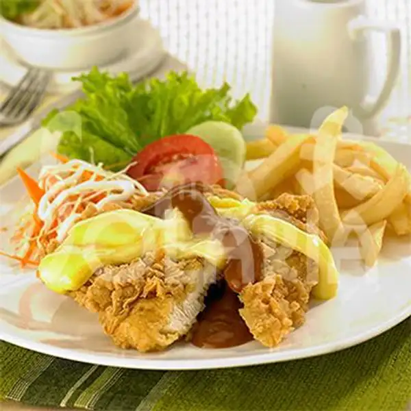 Chicken Steak Chessy + French Fries & Salad | Solaria, Level 21 Mall Bali