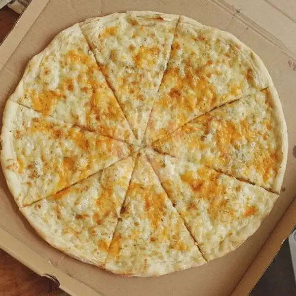 Pozza Quatro Formage | Swiss-Belinn Panakukkang Makassar, La Pizza